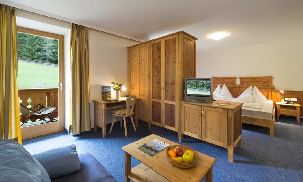 Dolomitenhotel Weisslahnbad Tires Szoba fotó